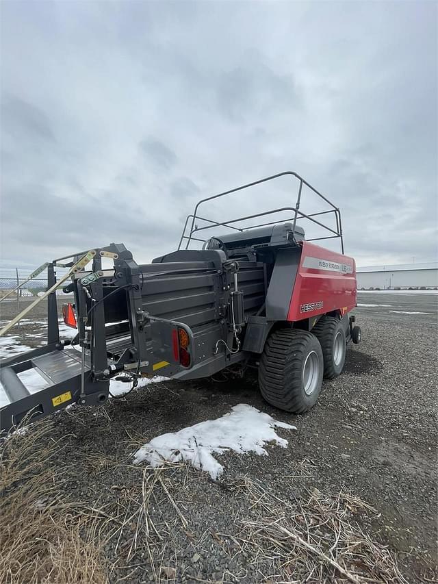 Image of Massey Ferguson LB2234XD equipment image 2