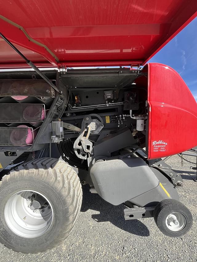 Image of Massey Ferguson LB2234XD equipment image 4