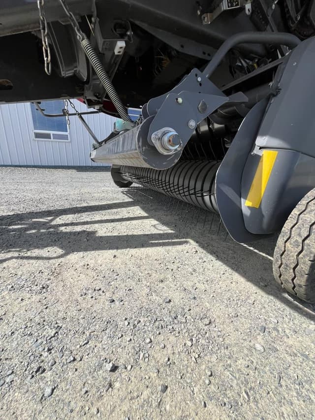 Image of Massey Ferguson LB2234XD equipment image 4