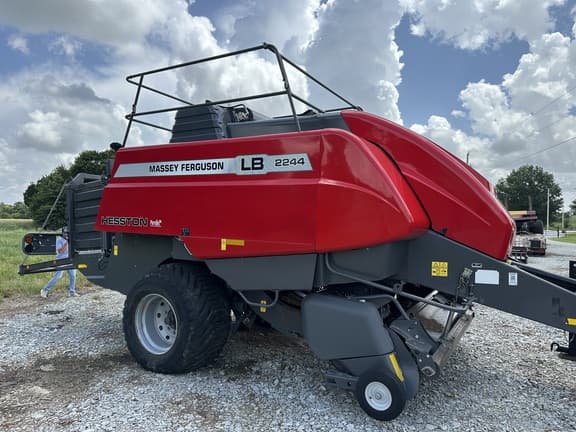Image of Massey Ferguson LB2244 equipment image 4