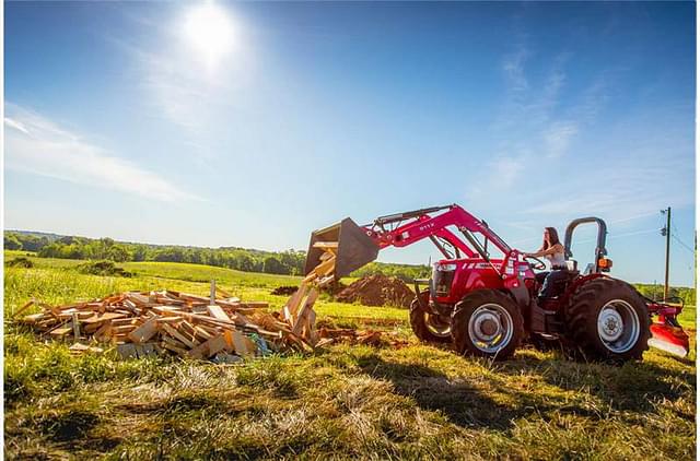 Image of Massey Ferguson 2604H equipment image 3