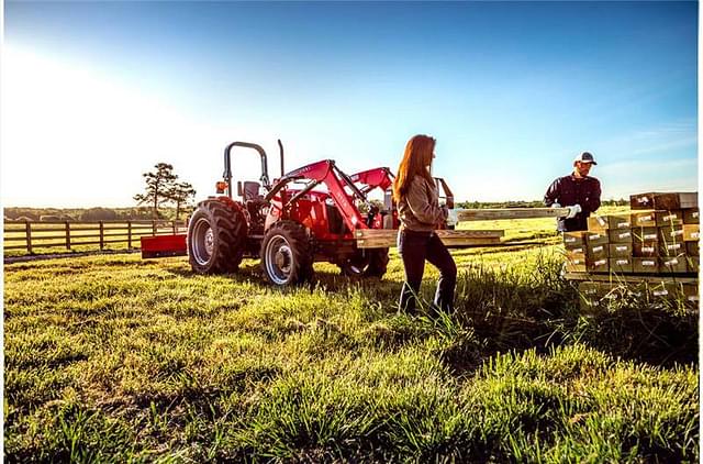 Image of Massey Ferguson 2604H equipment image 2