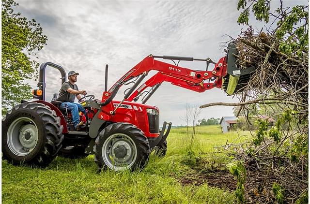 Image of Massey Ferguson 2604H equipment image 4