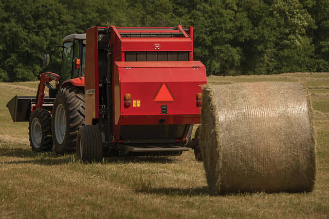 Image of Massey Ferguson 1745 equipment image 4