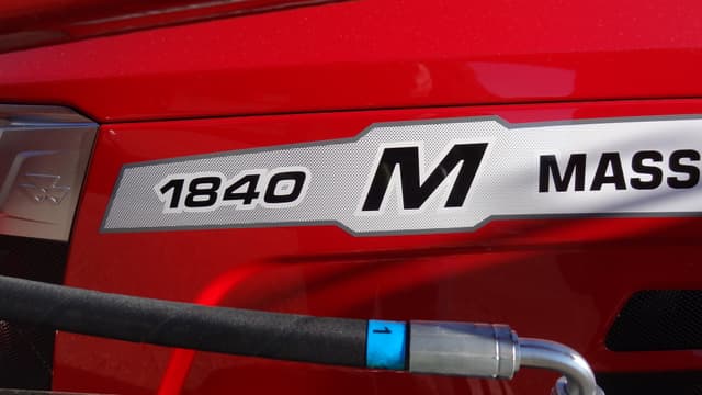 Image of Massey Ferguson 1840M equipment image 2