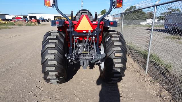 Image of Massey Ferguson 1840M equipment image 3