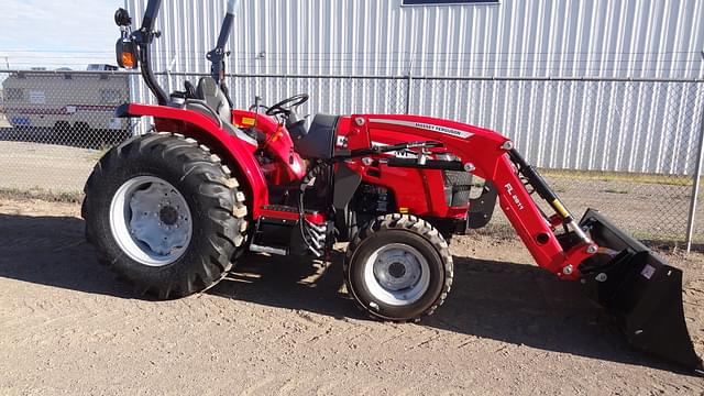 Image of Massey Ferguson 1840M equipment image 4