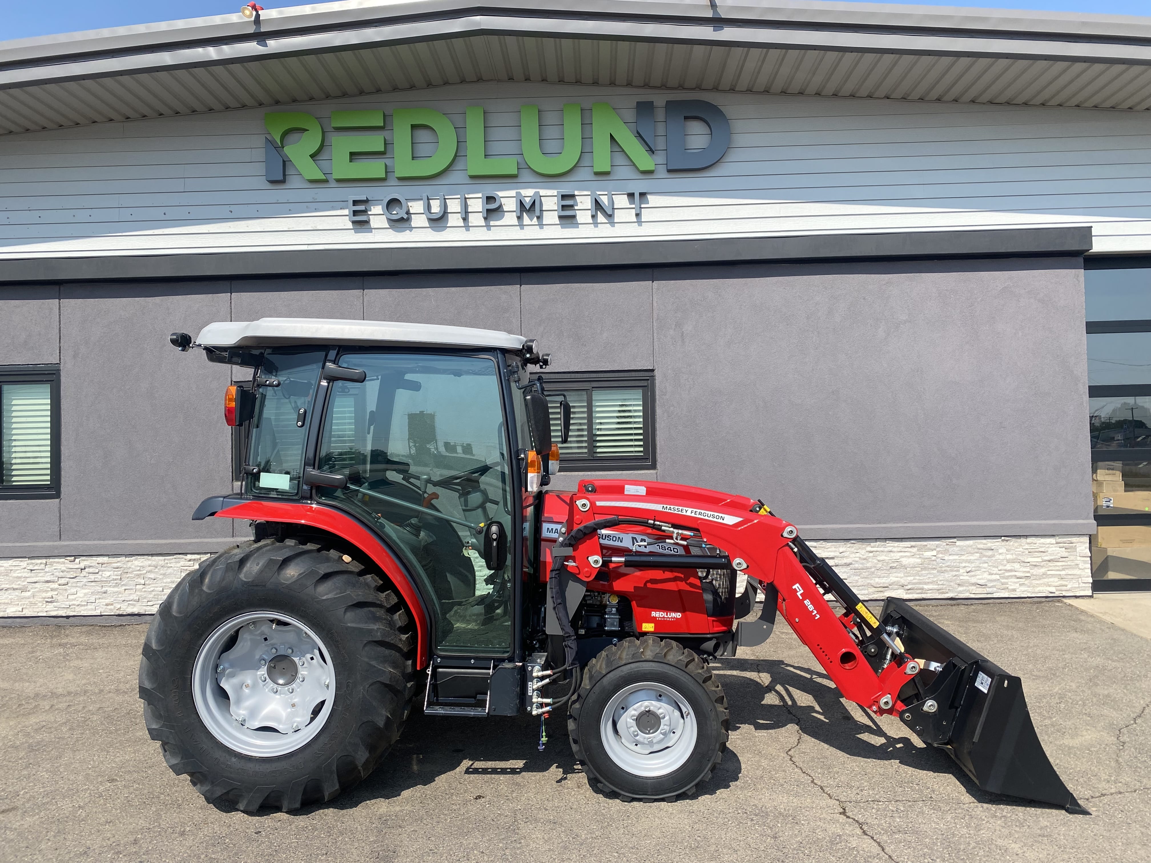 2023 Massey Ferguson 1840M Equipment Image0