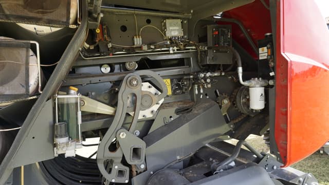 Image of Massey Ferguson LB2234 equipment image 2