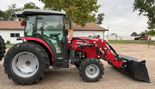 Image of Massey Ferguson 2860M equipment image 3