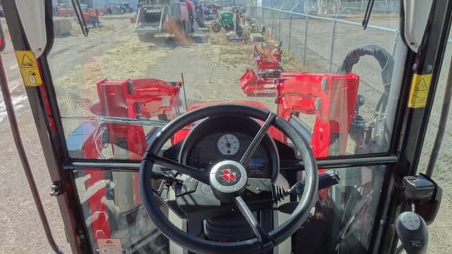 Image of Massey Ferguson 5711D equipment image 4