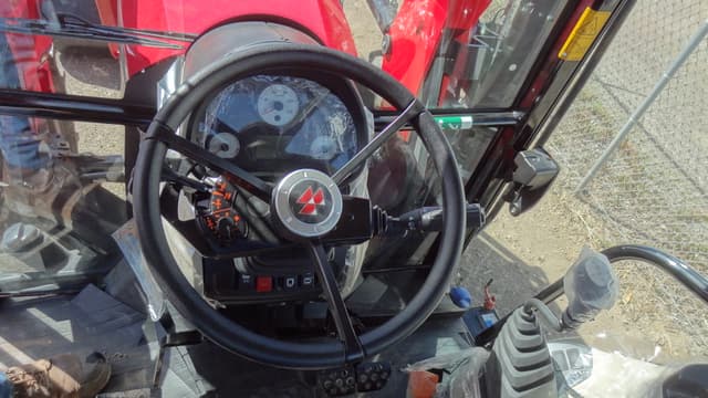 Image of Massey Ferguson 5711D equipment image 3