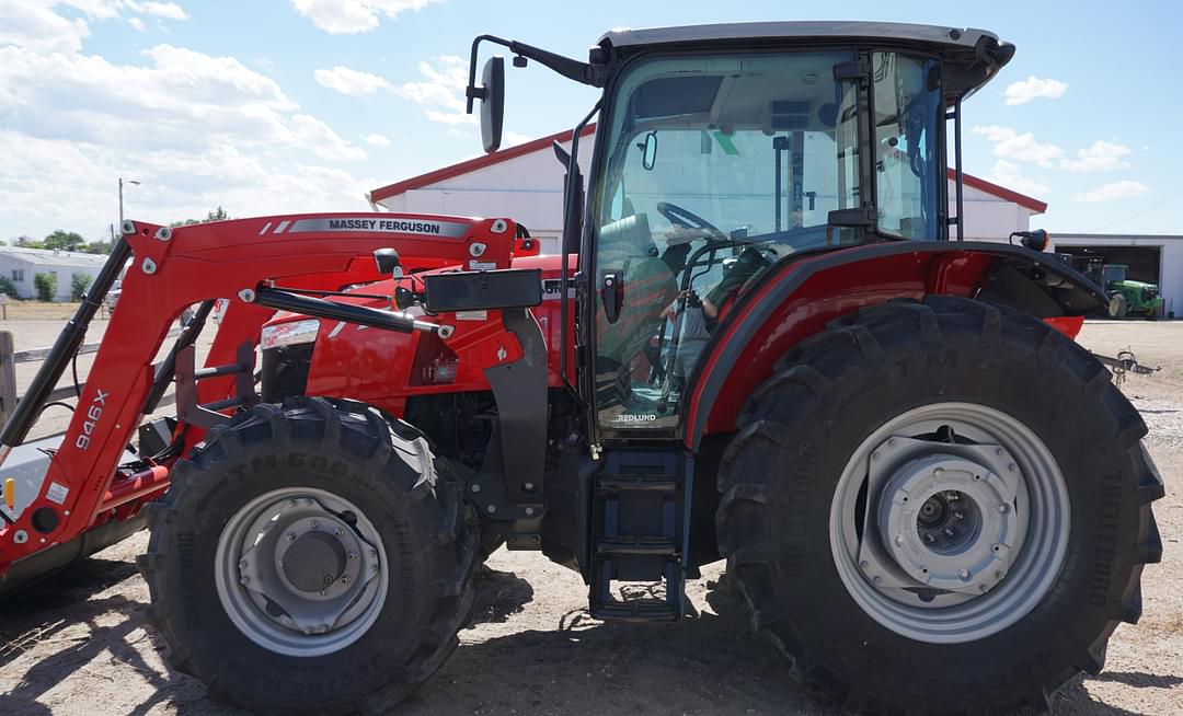 Image of Massey Ferguson 5711D Primary image