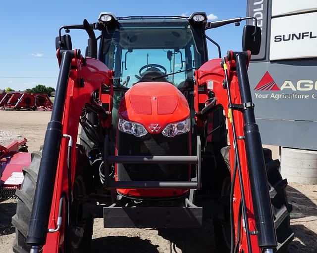 Image of Massey Ferguson 5711D equipment image 2