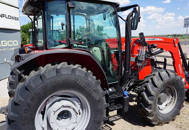 Image of Massey Ferguson 5711D equipment image 1