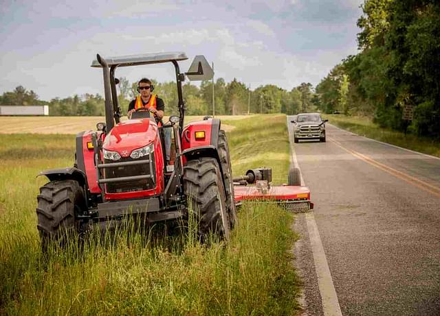 Image of Massey Ferguson 5711D equipment image 2