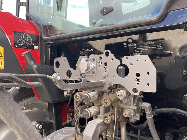 Image of Massey Ferguson 5711D equipment image 3