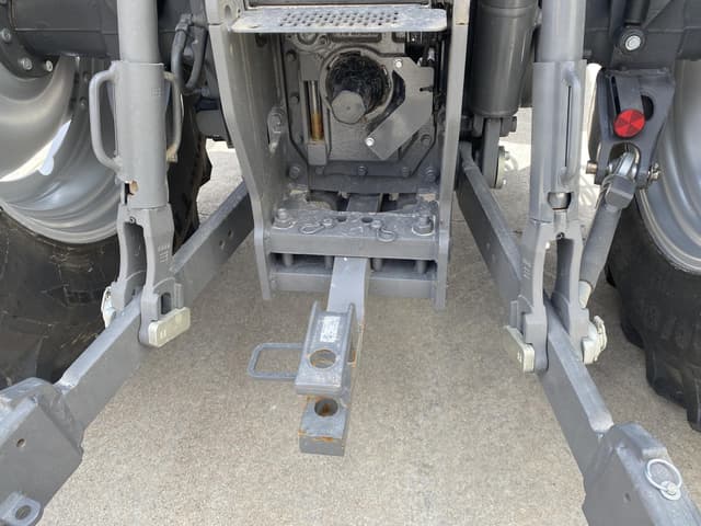 Image of Massey Ferguson 5711D equipment image 4