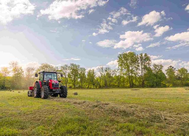 Image of Massey Ferguson 5711D equipment image 1