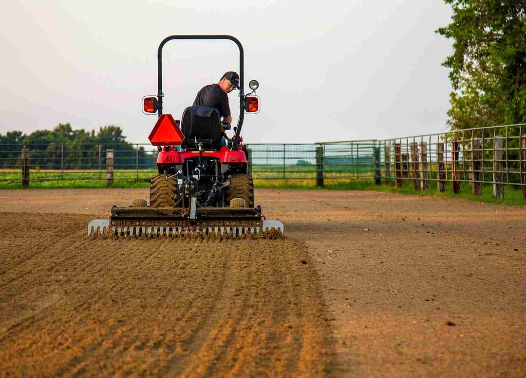 Image of Massey Ferguson GC1723E Image 1