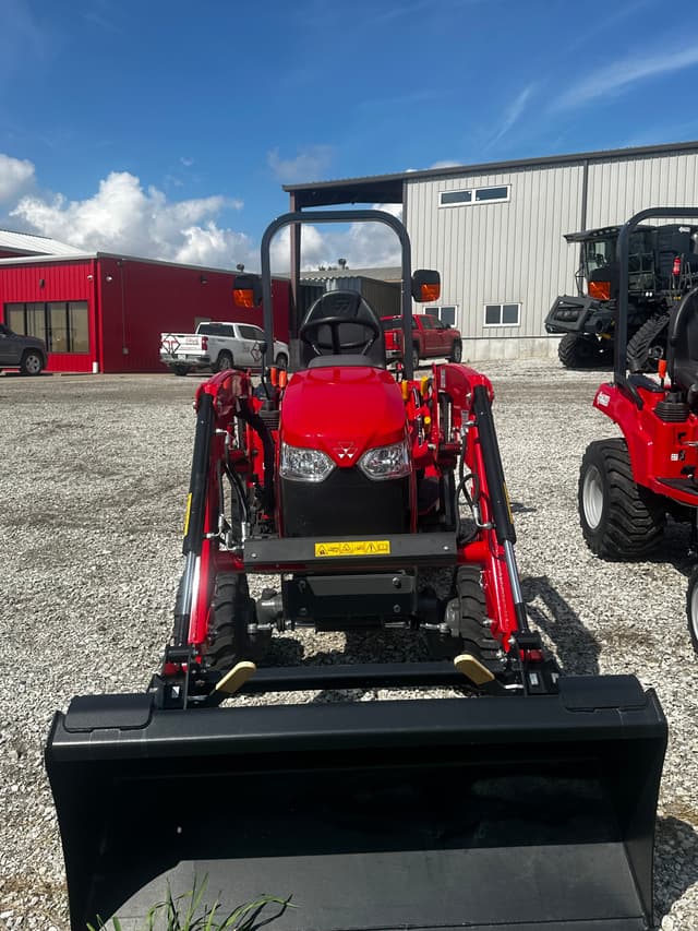 Image of Massey Ferguson GC1723E equipment image 3