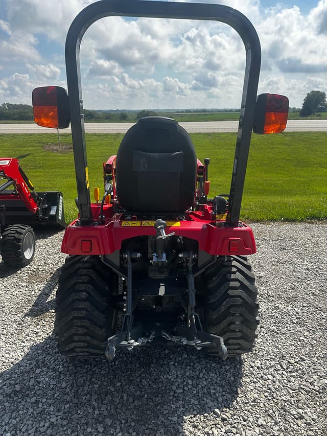 Image of Massey Ferguson GC1723E equipment image 4