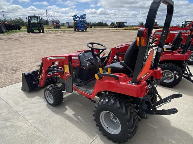 Image of Massey Ferguson GC1723E equipment image 2