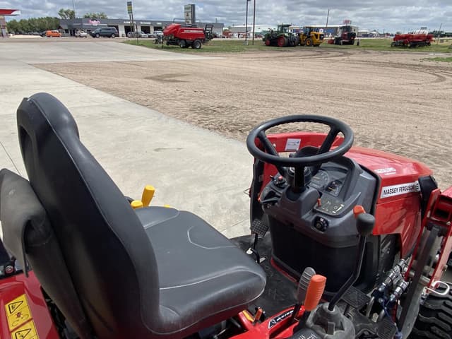Image of Massey Ferguson GC1723E equipment image 4