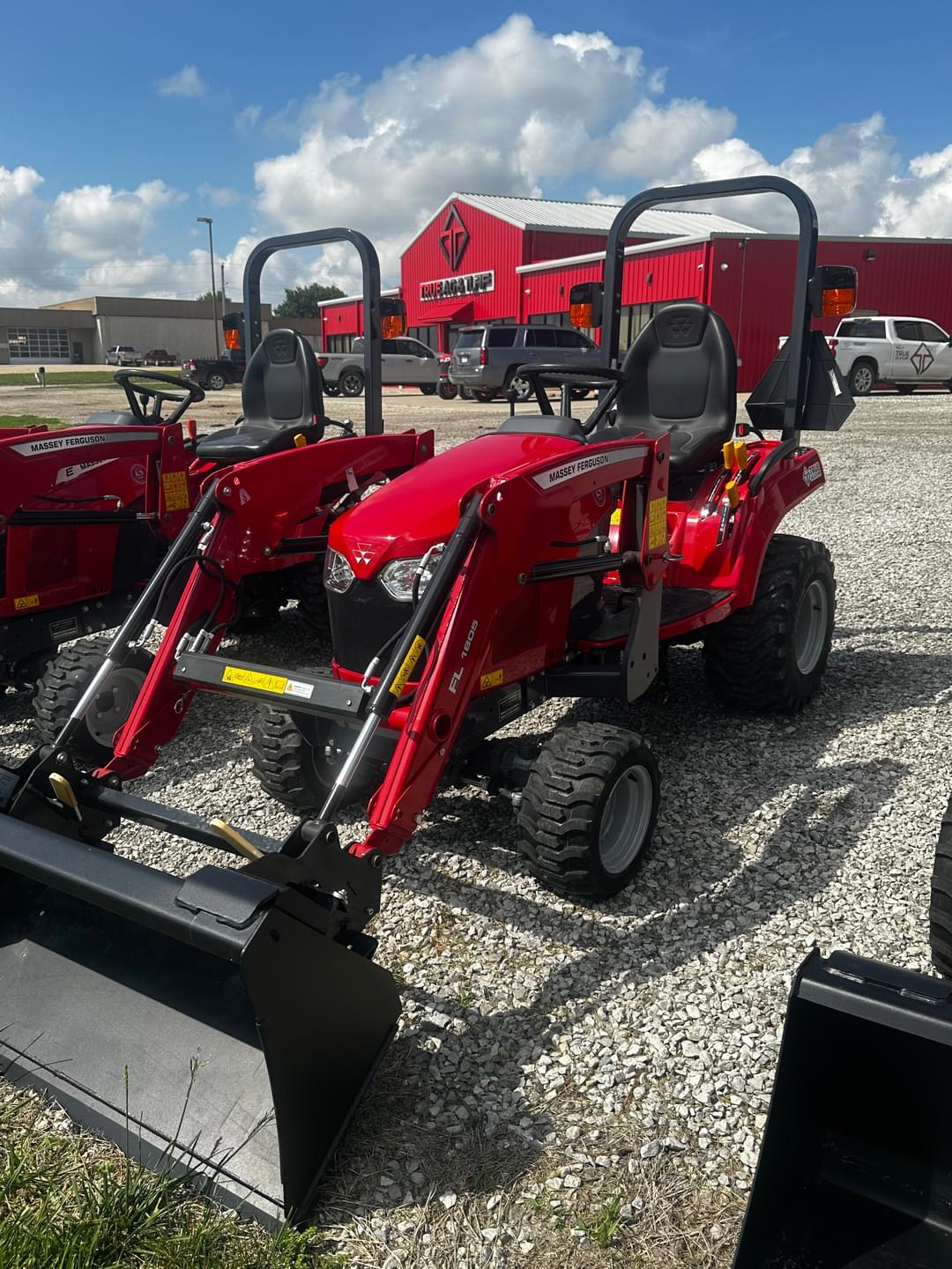 Image of Massey Ferguson GC1723E Primary image