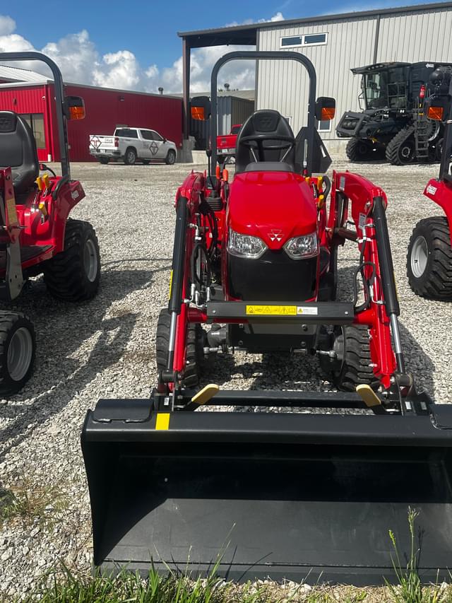 Image of Massey Ferguson GC1723E equipment image 2