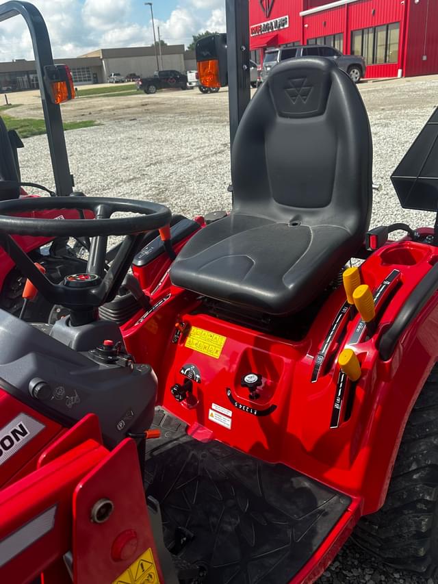 Image of Massey Ferguson GC1723E equipment image 4