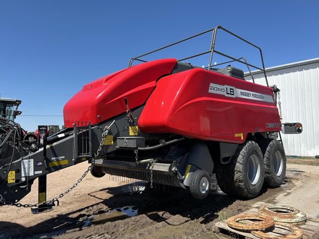 Image of Massey Ferguson LB2234XD equipment image 1