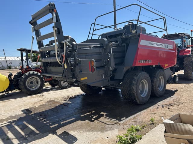 Image of Massey Ferguson LB2234XD equipment image 2