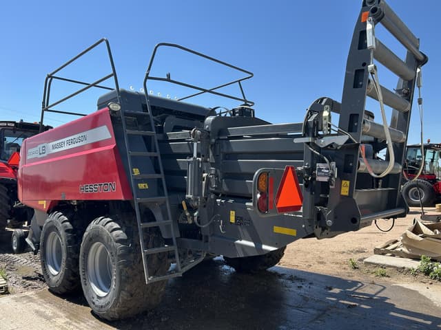 Image of Massey Ferguson LB2234XD equipment image 3