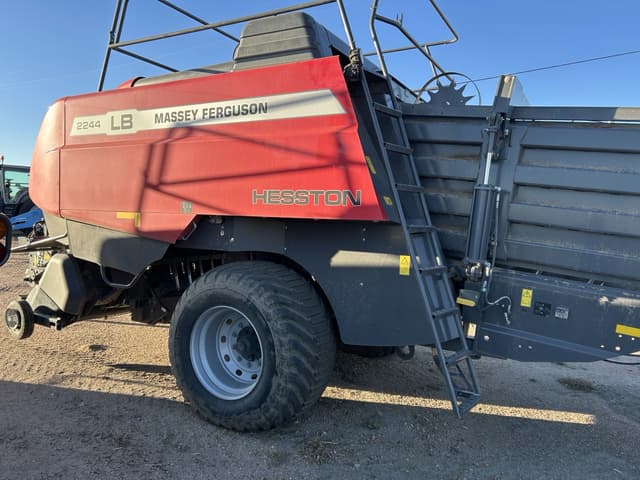 Image of Massey Ferguson LB2244 equipment image 3