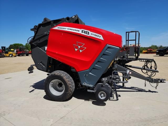 Image of Massey Ferguson RB4180V equipment image 4