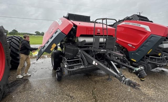 Image of Massey Ferguson RB4160V equipment image 2