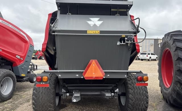 Image of Massey Ferguson RB4160V equipment image 3