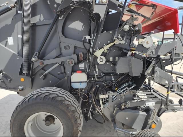 Image of Massey Ferguson RB4180V equipment image 4