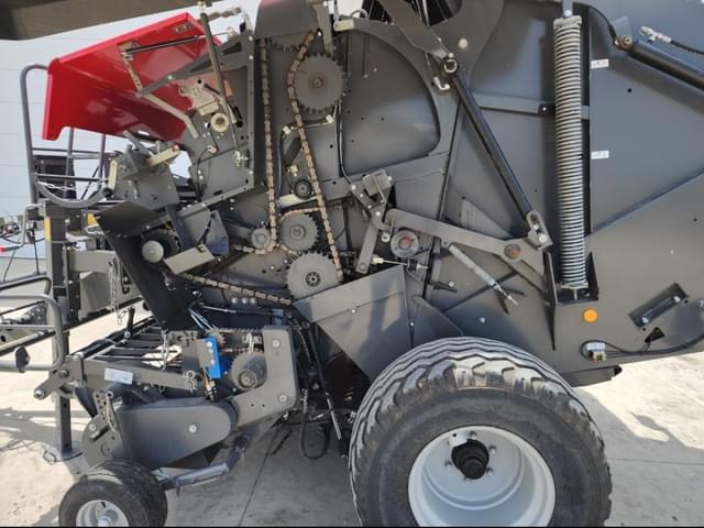 Image of Massey Ferguson RB4180V equipment image 3