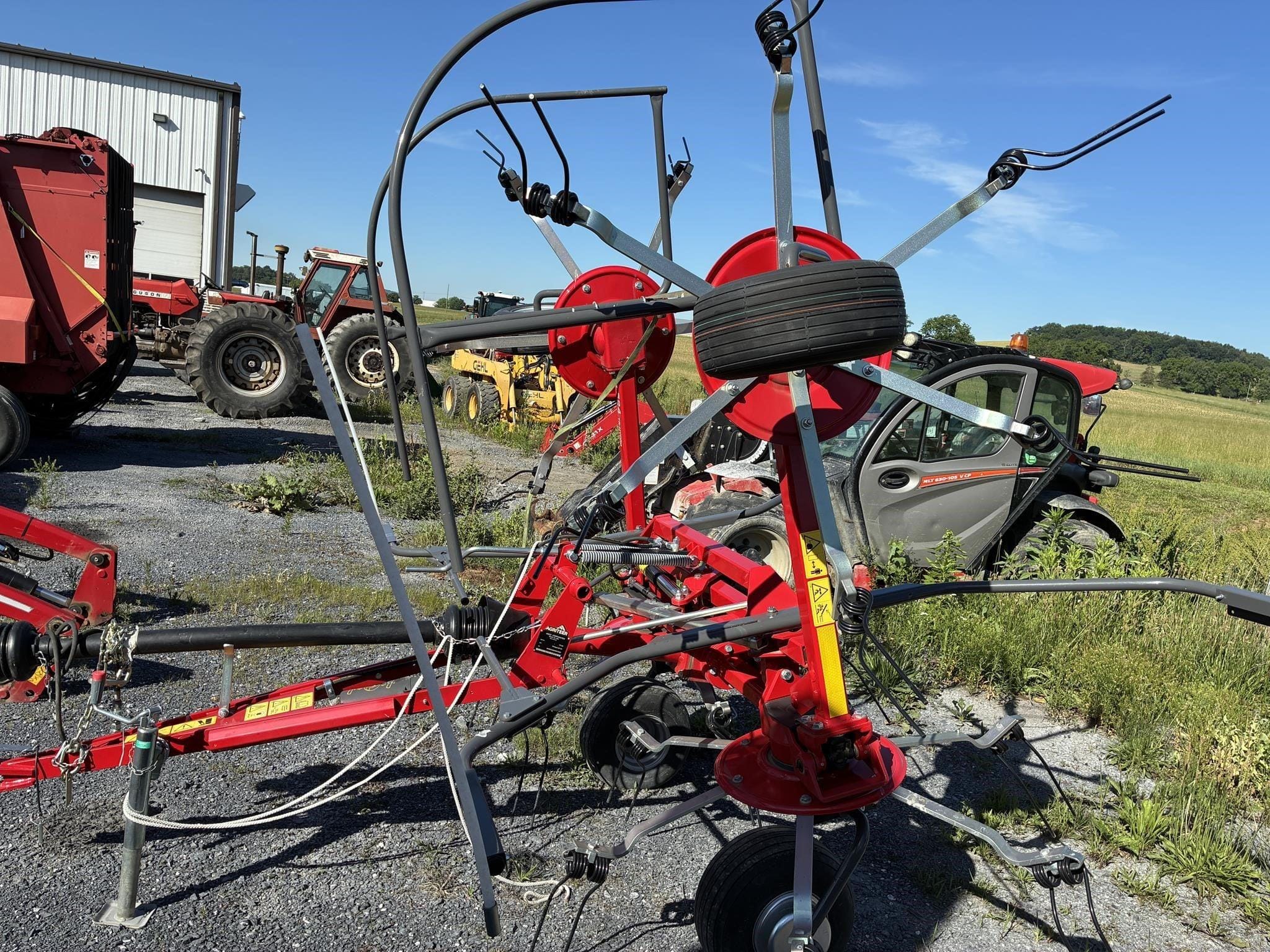 2023 Massey Ferguson TD524TR Equipment Image0