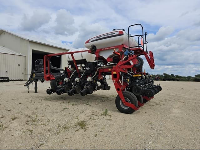 Image of Massey Ferguson VF1230 equipment image 2