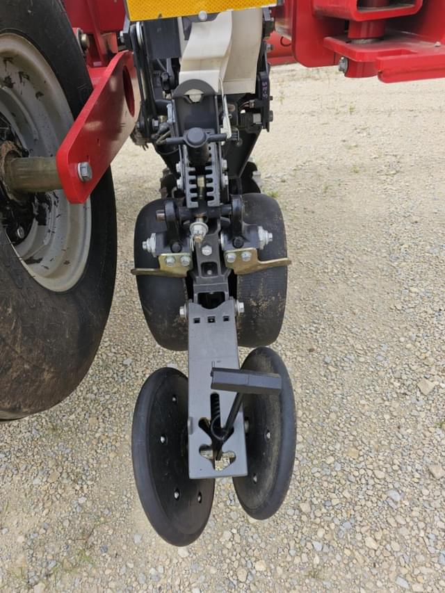 Image of Massey Ferguson VF1230 equipment image 4