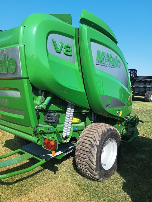 Image of McHale V8 950 equipment image 3