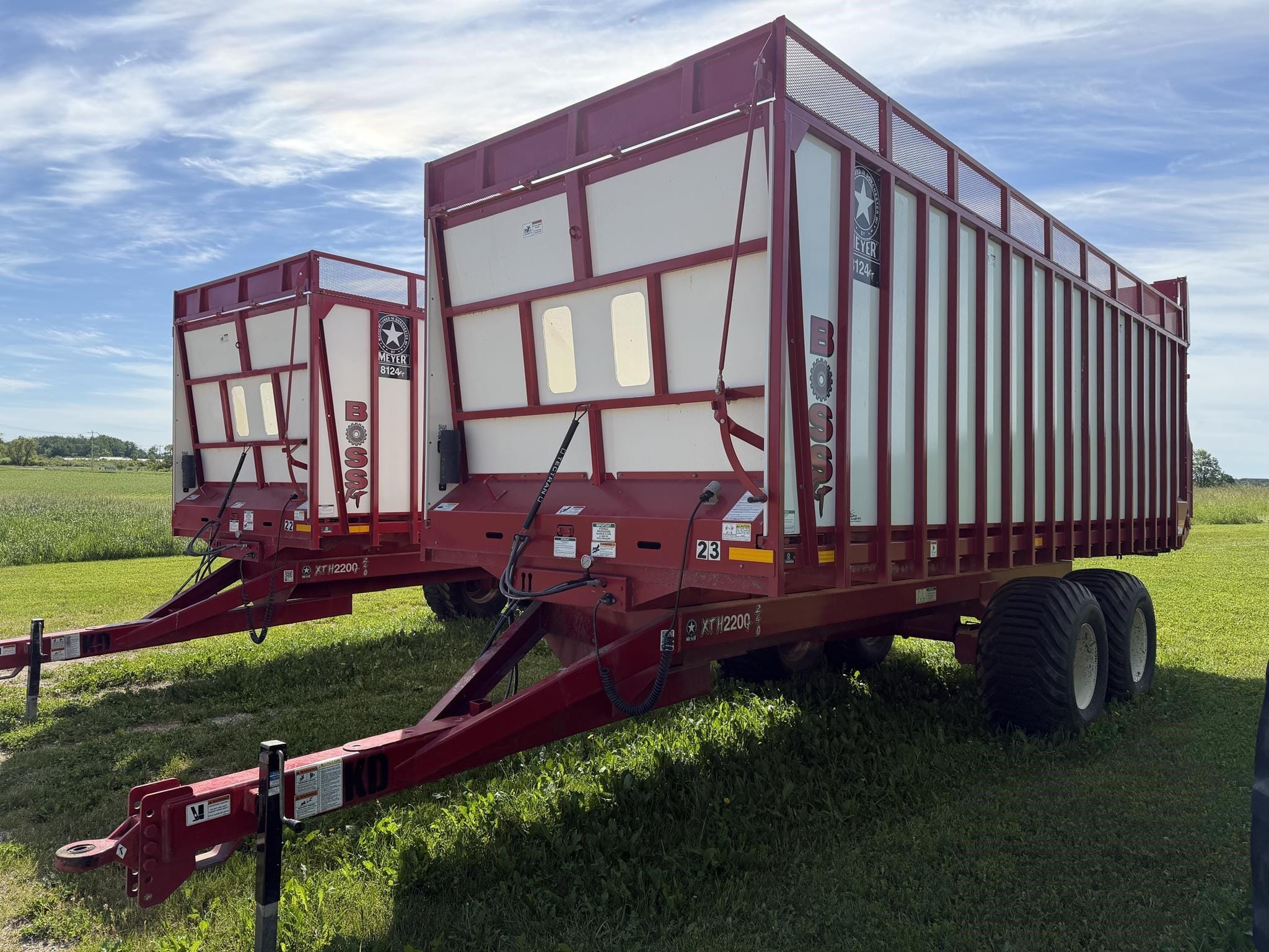 2023 Meyer 8124 Equipment Image0