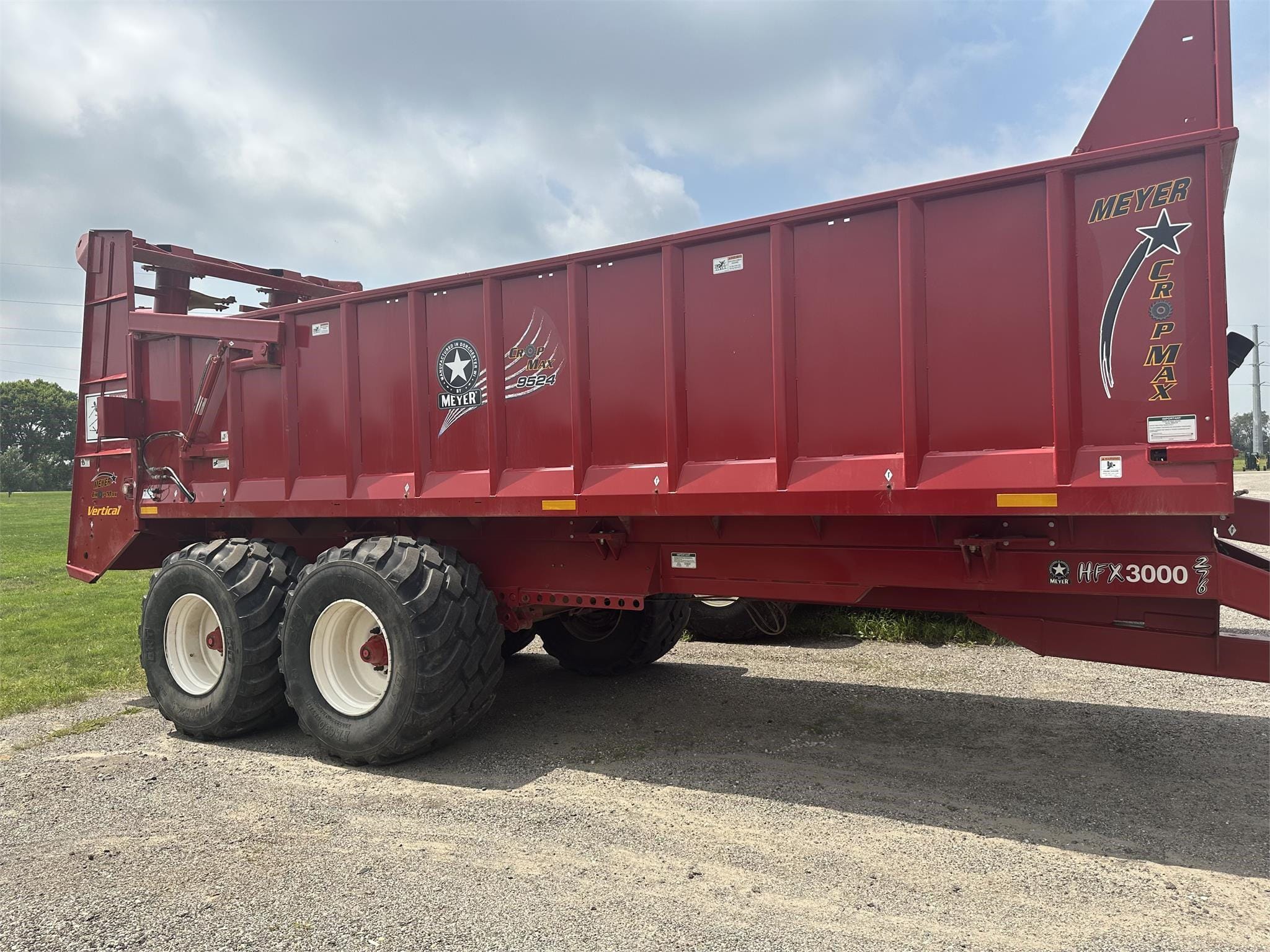 2023 Meyer 9524 Equipment Image0