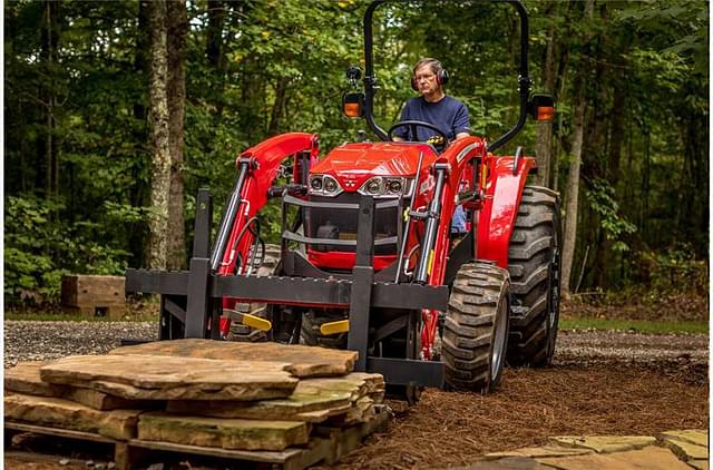 Image of Massey Ferguson 1840M equipment image 2