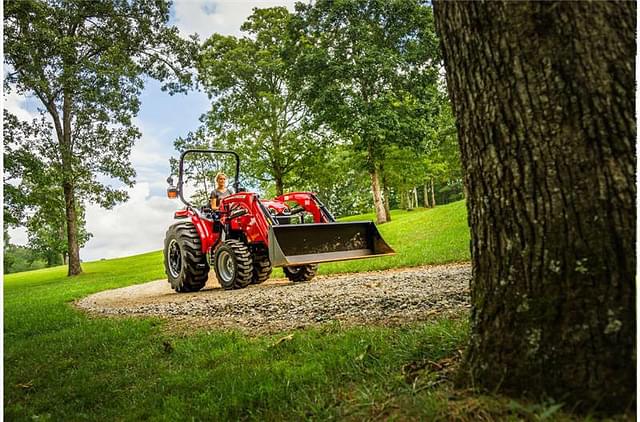 Image of Massey Ferguson 1840M equipment image 3