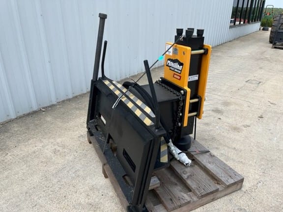 2023 Montana 1000E Equipment Image0