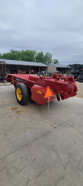 Image of New Holland 155 equipment image 3